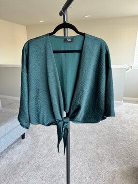 NWOT Drop Shoulder Shrug